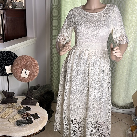 #51 Eyelet detailed midi dress - Picture 6 of 9